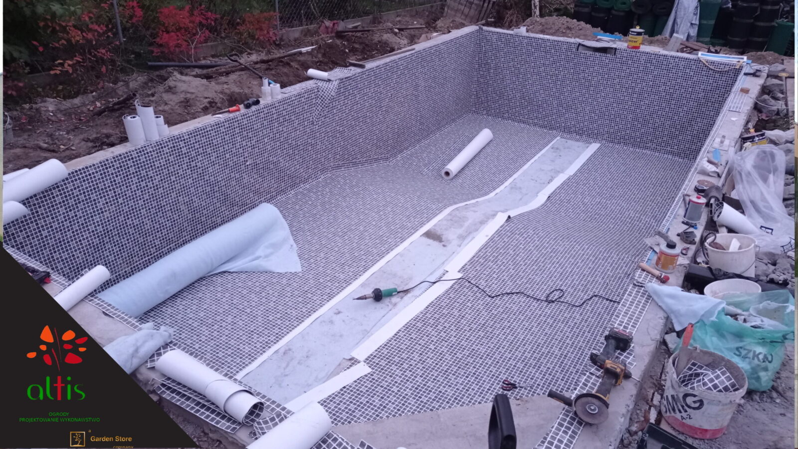 Budowa basenu murowanego ze skimmerem i oświetleniem LED